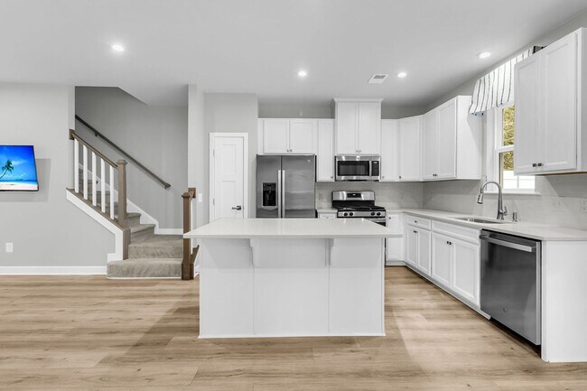 Building Photo - 1010 Crescent Cove Lane