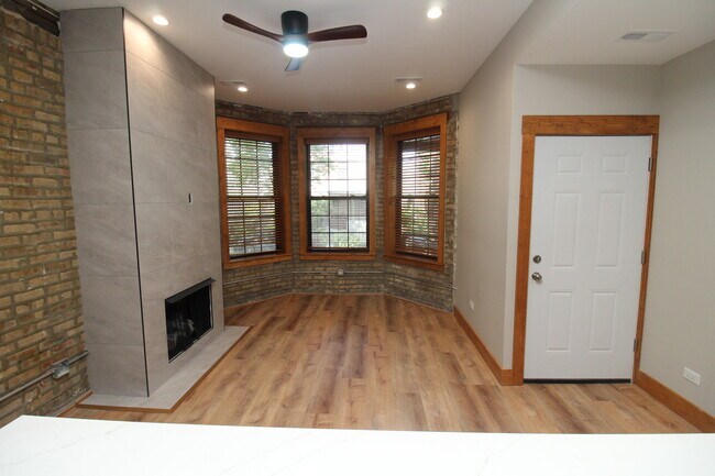 Building Photo - 1717 N Winchester Ave