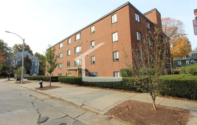 Building Photo - Coolidge Corner 2 Bed Available Now