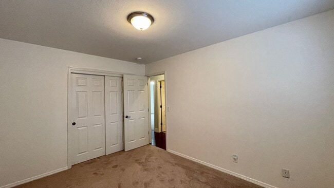 Building Photo - Single Level 4-Bedroom with 3-Car Garage in Berry Gardens