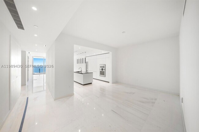 Building Photo - 300 Biscayne Blvd