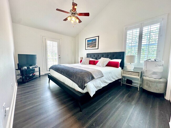 Building Photo - Bright, breezy & convenient: Your wew St. ...