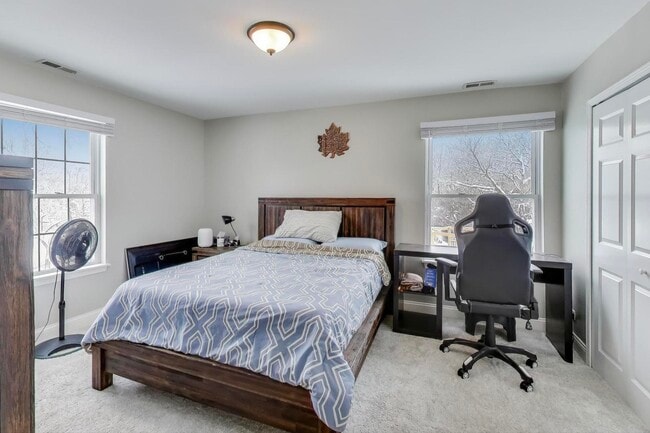 Building Photo - 9 Monroe Ct