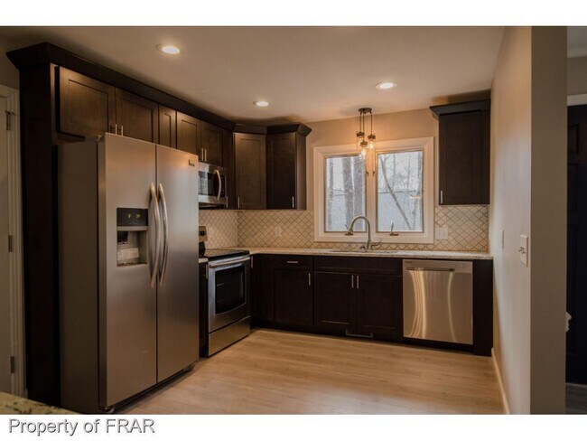 Building Photo - 1710 Chateau Cir