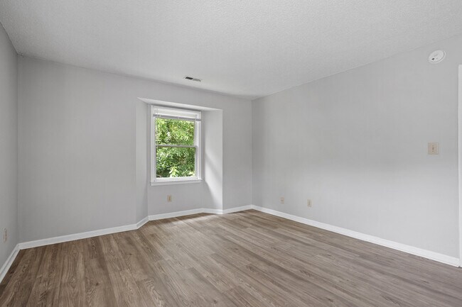 Building Photo - 1321 Park Glen Dr