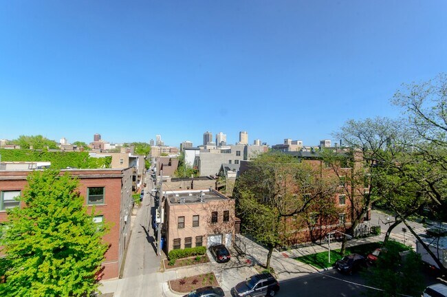 Building Photo - 2812 N Mildred Ave