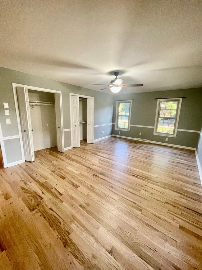 Building Photo - Welcome to this stunning 3-bedroom, 2.5-ba...