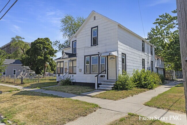 Building Photo - Bright and newly renovated apartment (2 Be...