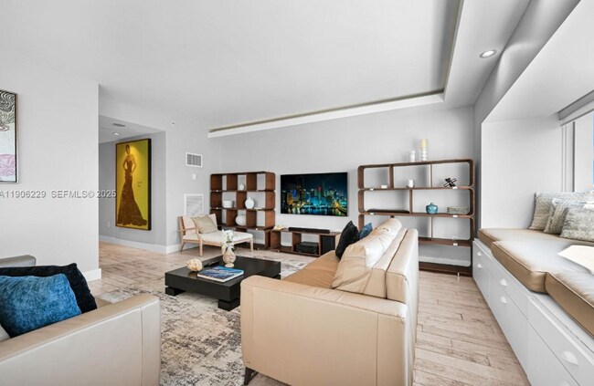 Building Photo - 1435 Brickell Ave