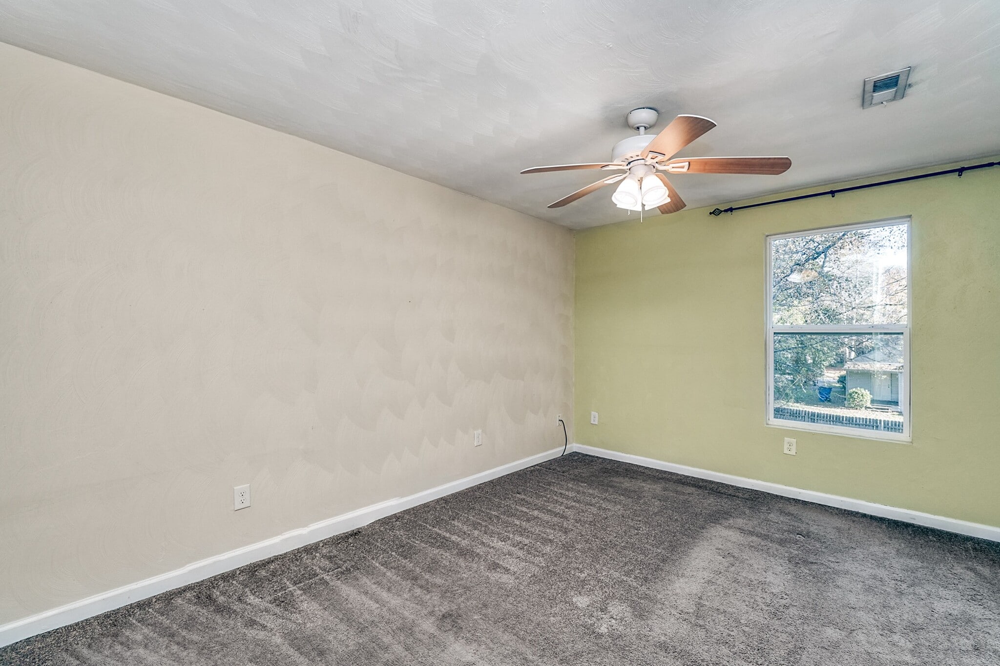 Building Photo - 1552 Fleetwood Ave