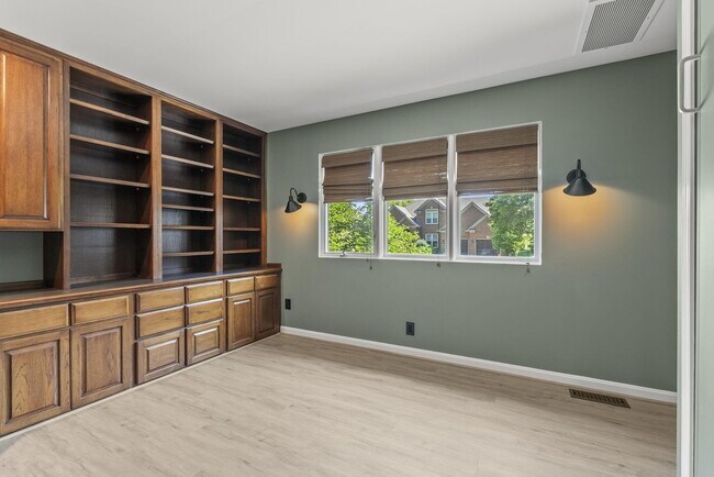 Building Photo - 1233 Sherborne Pl