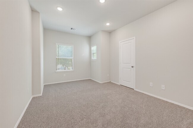 Building Photo - 1452 Glen Oaks Dr