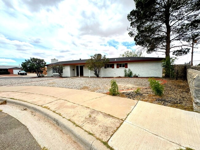 Building Photo - 139 Clairemont Rd