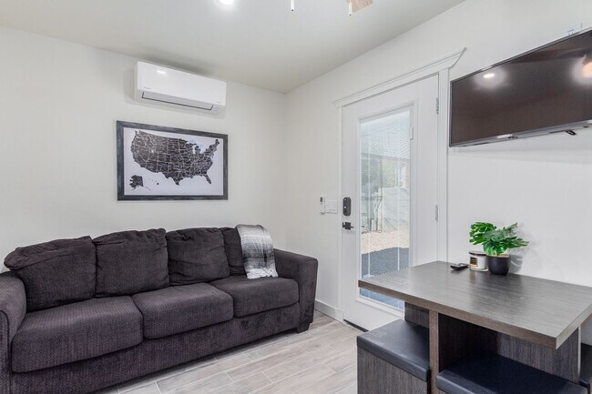 Building Photo - **COMING SOON!**Central- Charming 1 bd w/ ...