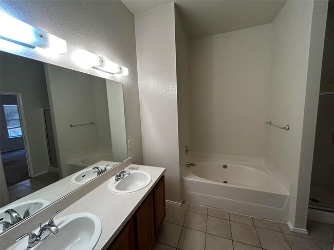 Building Photo - 5517 Timber Ridge Ct