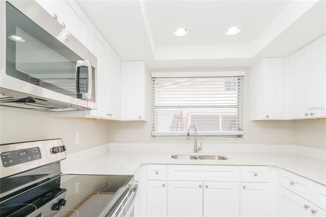 Building Photo - 5127 Reseda Dr