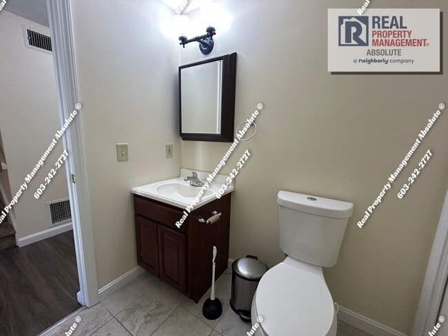 Building Photo - Spacious 3 bed 2.5 bath Townhome in Kessle...