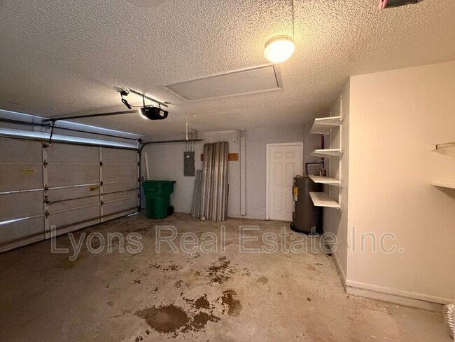 Building Photo - 25043 Palisade Rd