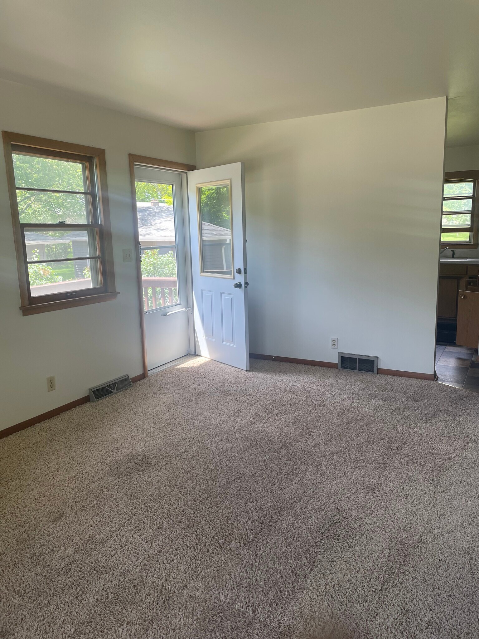 Building Photo - 324 N Ellen St