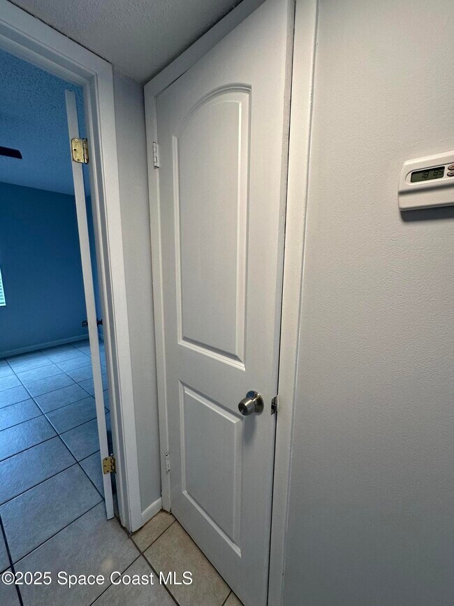 Building Photo - 837 Hickory St