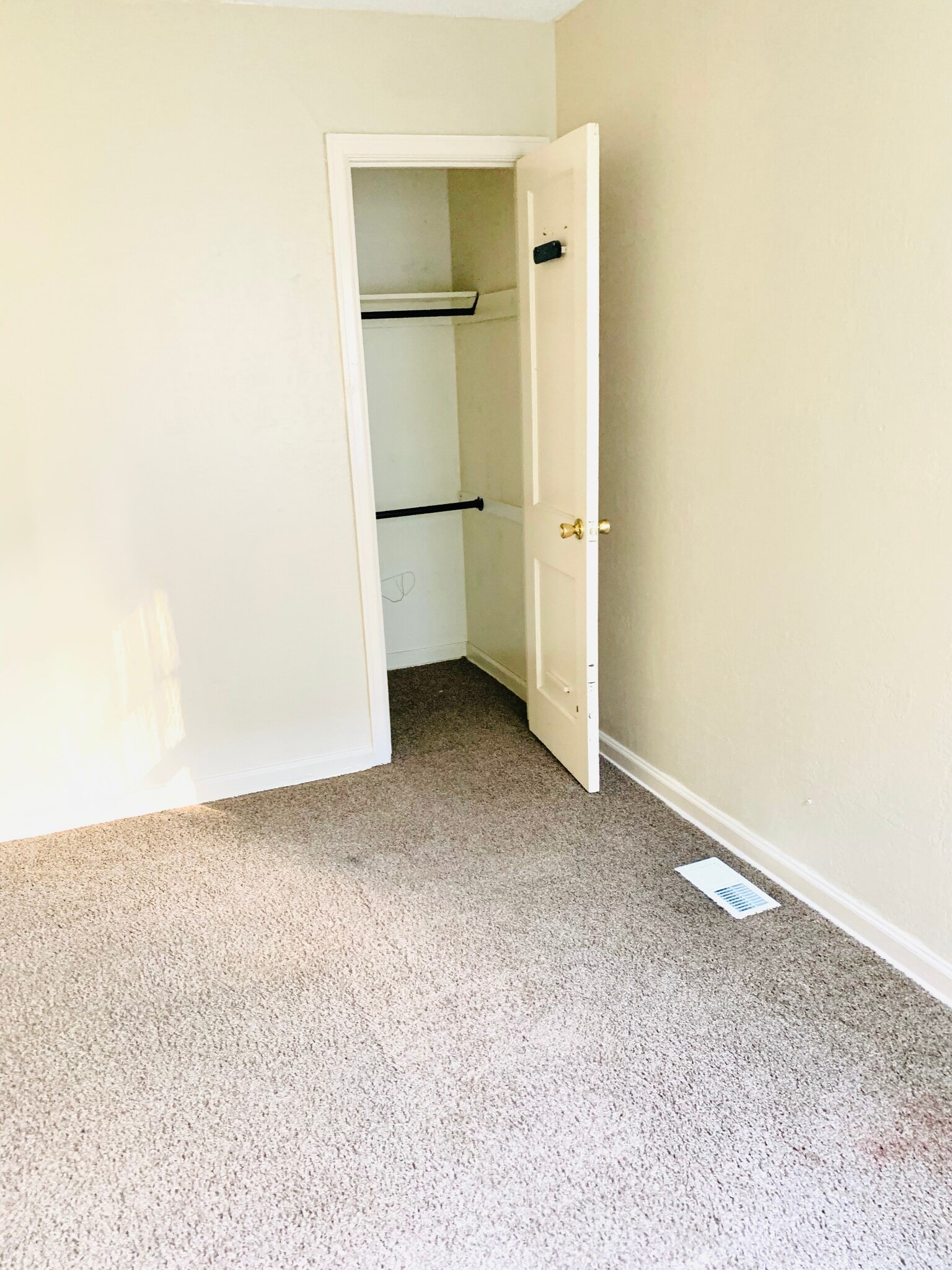 Bedroom pic 3 - 909 Cheyenne St