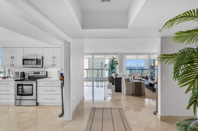Building Photo - 16400 Collins Ave