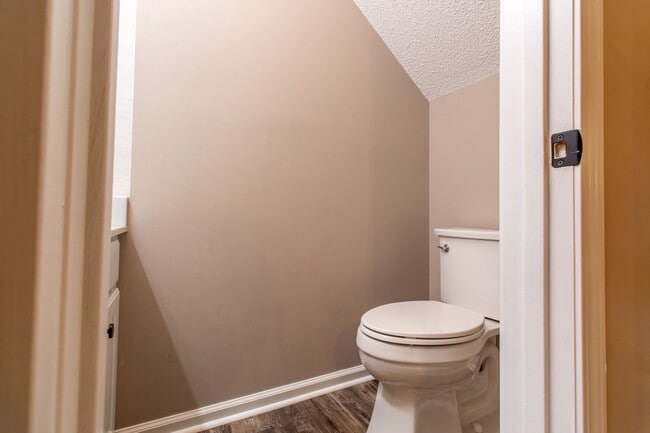 Building Photo - Beautiful 2 Bed, 2.5 Bath Condo in Johnson...