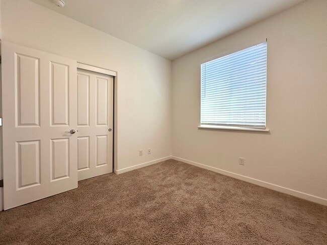 Building Photo - 1008 Oakbriar Cir