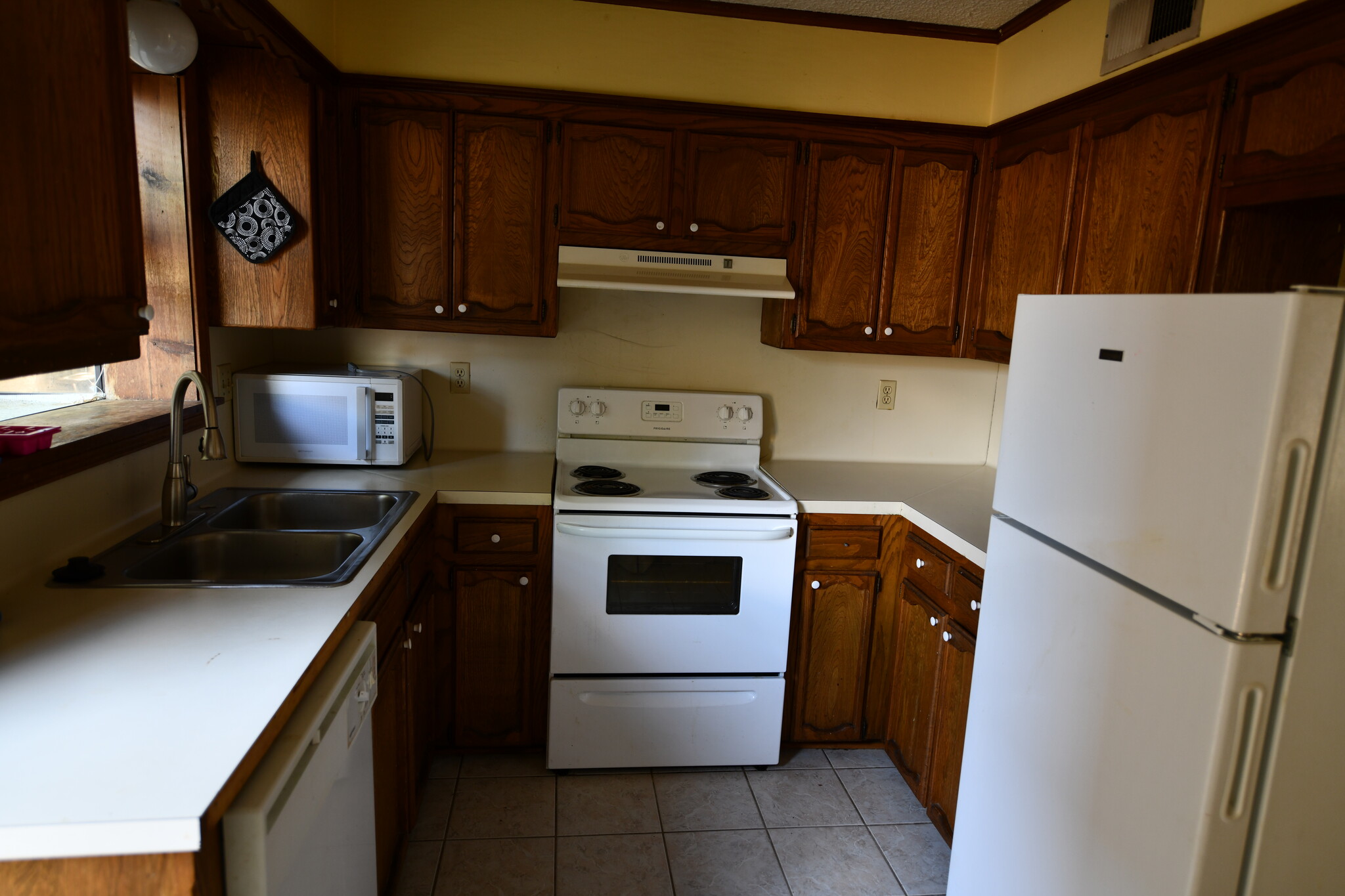 Building Photo - 755 E Boyd Dr