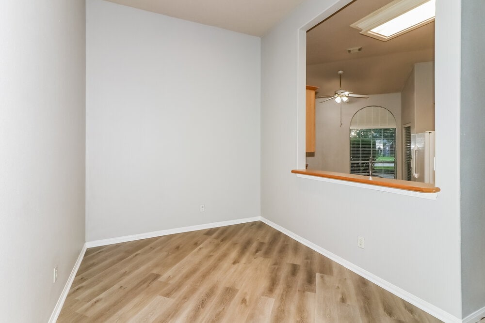 Building Photo - 810 Courtside Dr E