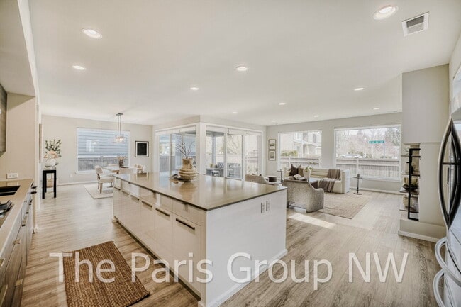 Building Photo - Luxury MainVue Maple Valley Home * UPGRADES * Central A/C * Theater Room * Outdoor Fireplace