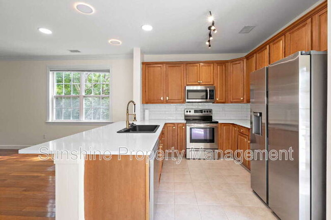 Building Photo - 914 Orapax St