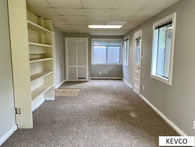 Building Photo - Ranch-Style Home in Campus West, Near Foothills