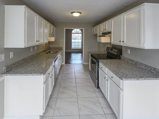 Building Photo - Charming 6 bed, 3 bath home on corner lot between S. Germantown and Hacks Cross.