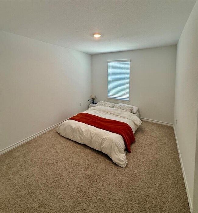 Building Photo - 2909 St Regis Dr