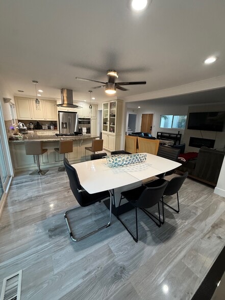 Building Photo - 2396 Redlands Dr