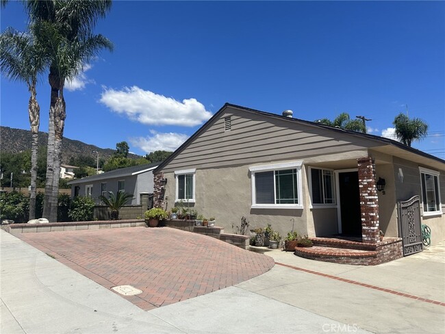 Building Photo - 162 N Barranca Ave