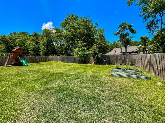 Building Photo - 1064 Enclave Cir