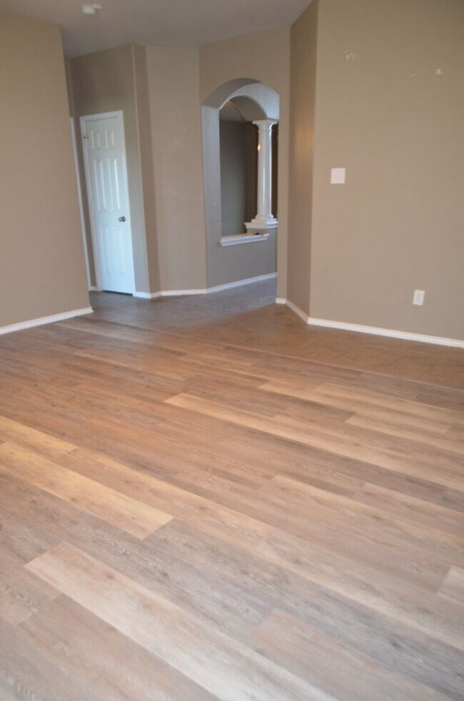Building Photo - Over 3000 square feet with 3 car garage!