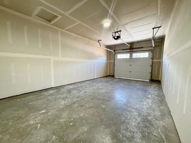 Building Photo - 1712 Whitetail Way