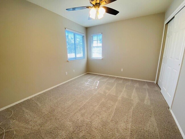 Building Photo - 3304 Kissman Dr