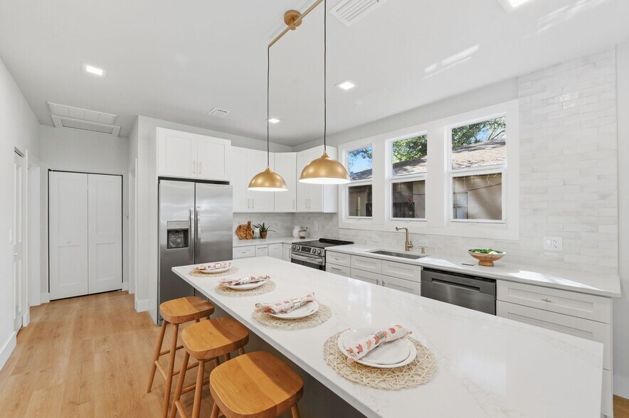 Building Photo - 309 E Selma Ave