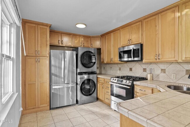 Building Photo - 2463 Federal Ave