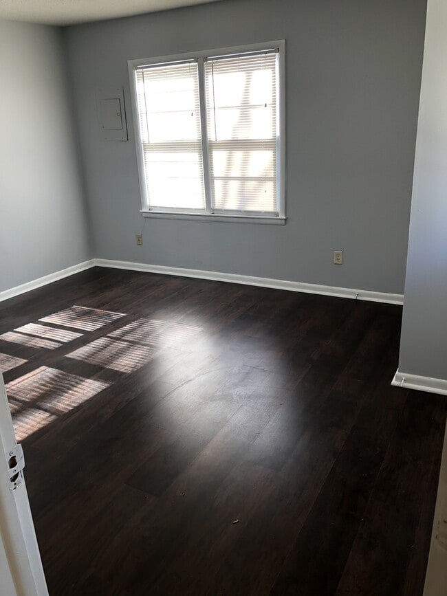 Building Photo - 3 bedroom 1 bath home