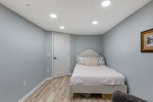 Building Photo - 3009 Poppleton Ave