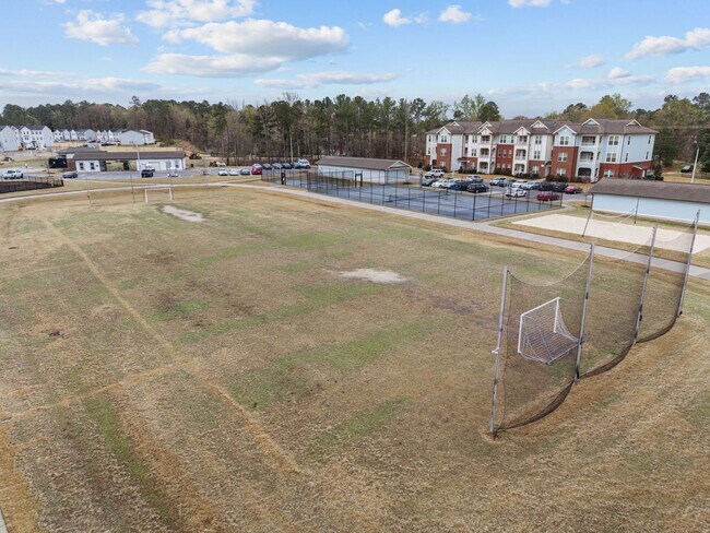 Building Photo - Raleigh Living Made Easy – 3BR Townhome w/ Amenities & Prime Location