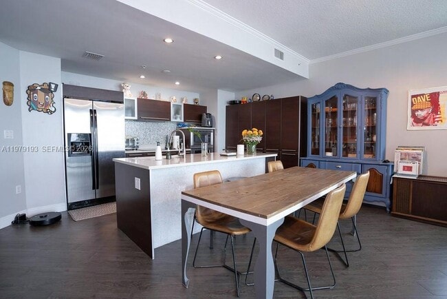 Building Photo - 1900 N Bayshore Dr