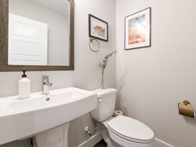 Building Photo - 1114 W 15th 1/2 St