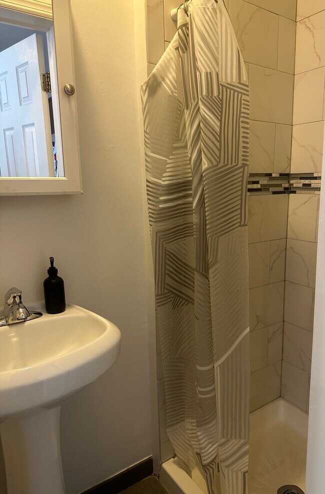 Building Photo - 139 Garden St