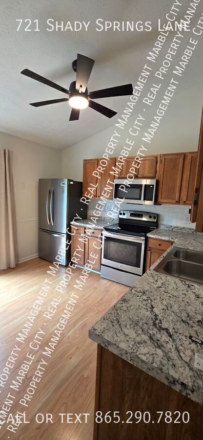 Building Photo - 721 Shady Springs Ln